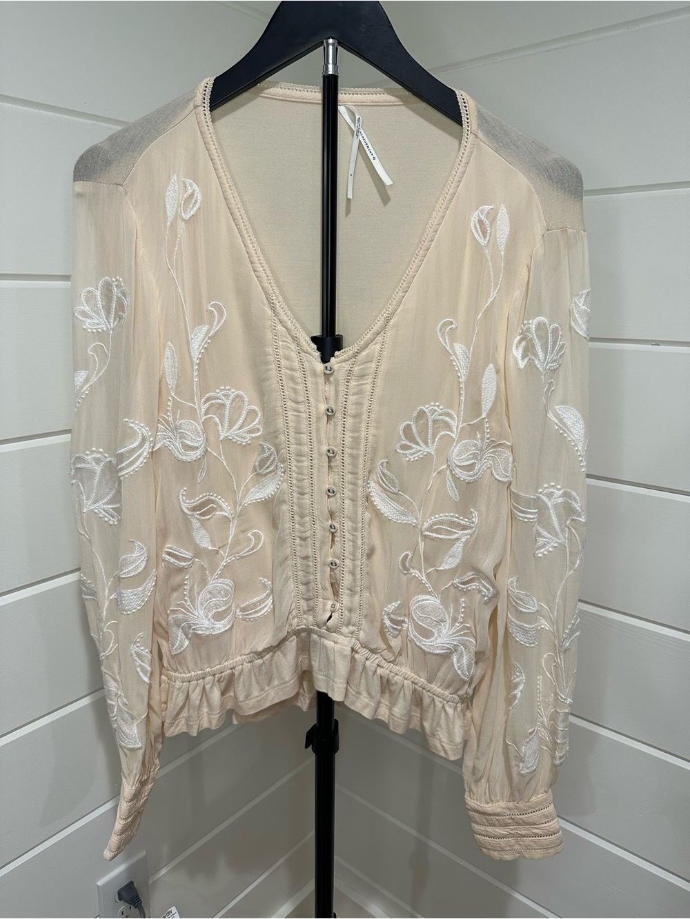 Anthropologie Embroidered Floral Buttondown. Size: Small Women’s